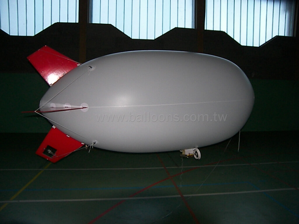 11ft long RC helium blimp with gondola and speed controller and brushless motor中型搖控飛船包含吊艙設備與電子變速器和無刷馬達