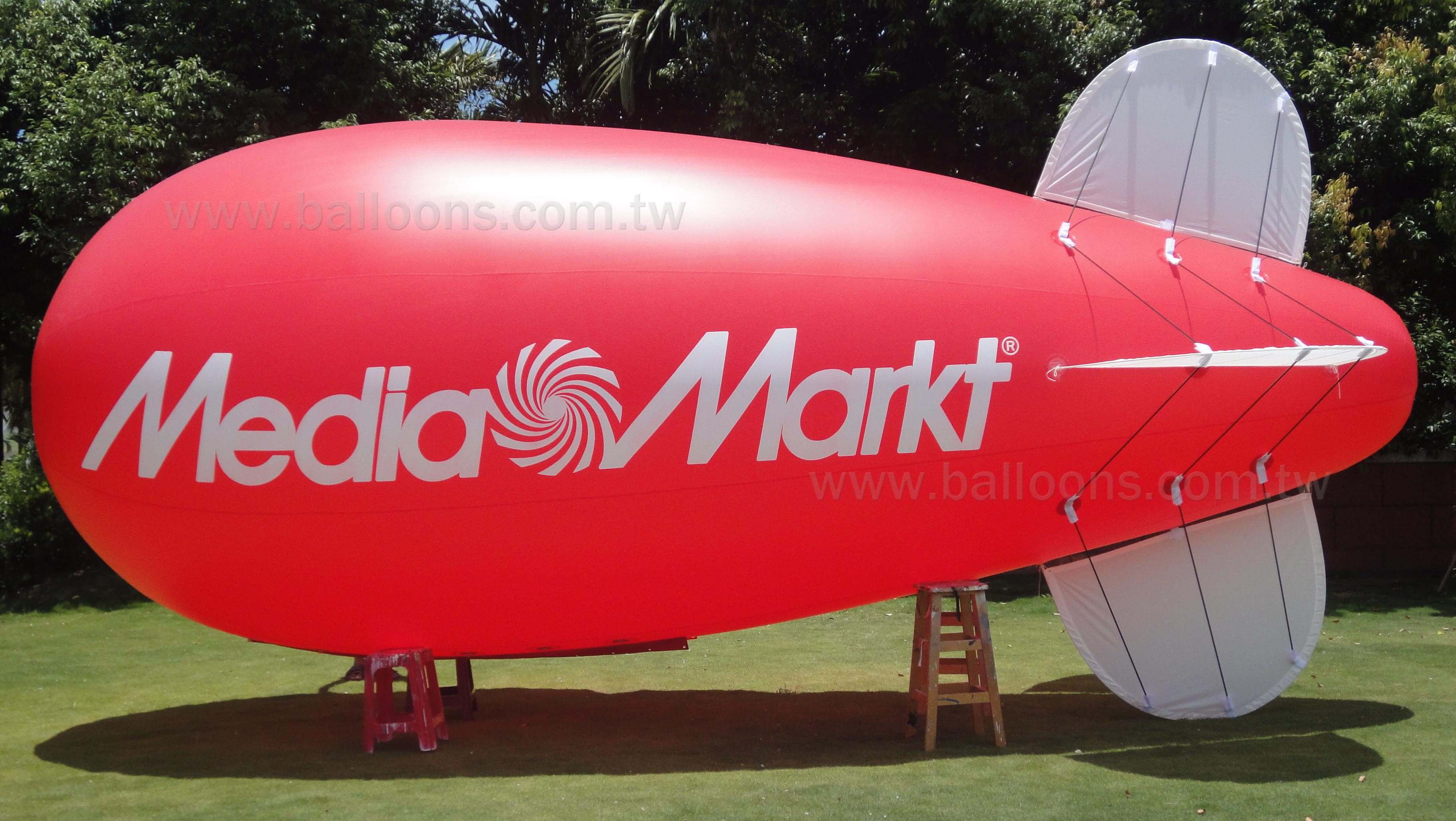 20ft long semi-circle rigid fins PVC blimp balloon可拆卸半圓形組合翅飛船氣球