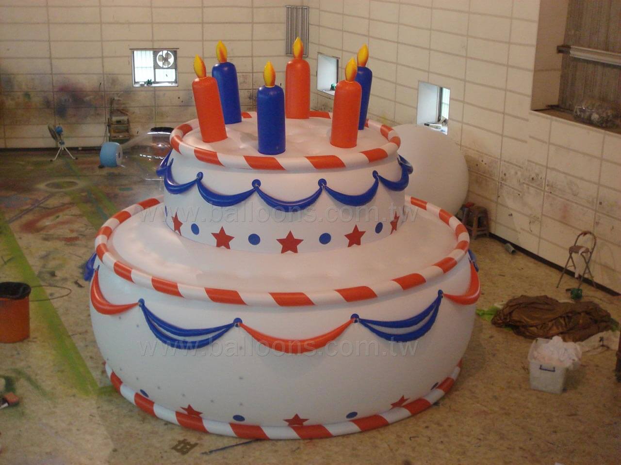 Inflatable birthday cake balloon with candles生日蛋糕氣球