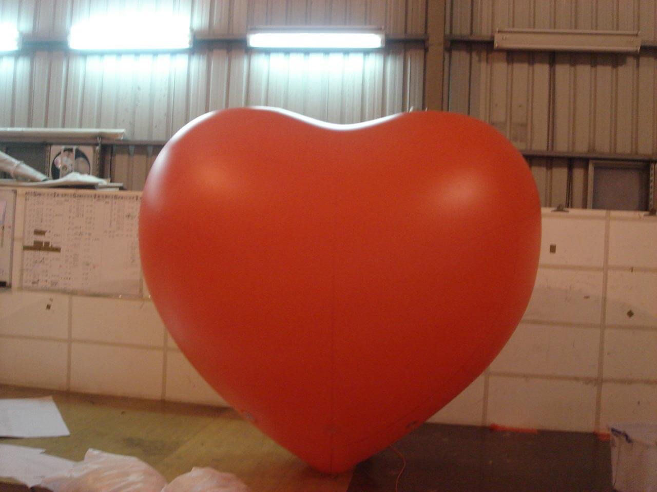 Inflatable red heart balloon紅色心型廣告氣球