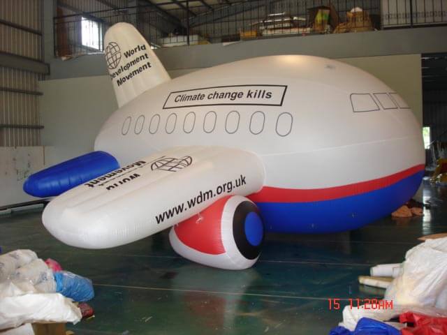 Inflated helium airplane advertising balloon with client's logo印製或手繪客戶標籤的空飄卡通胖胖型飛機廣告氣球