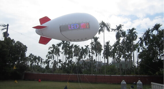 Helium blimp with LED panels空飄飛船搭配LED跑馬燈字幕