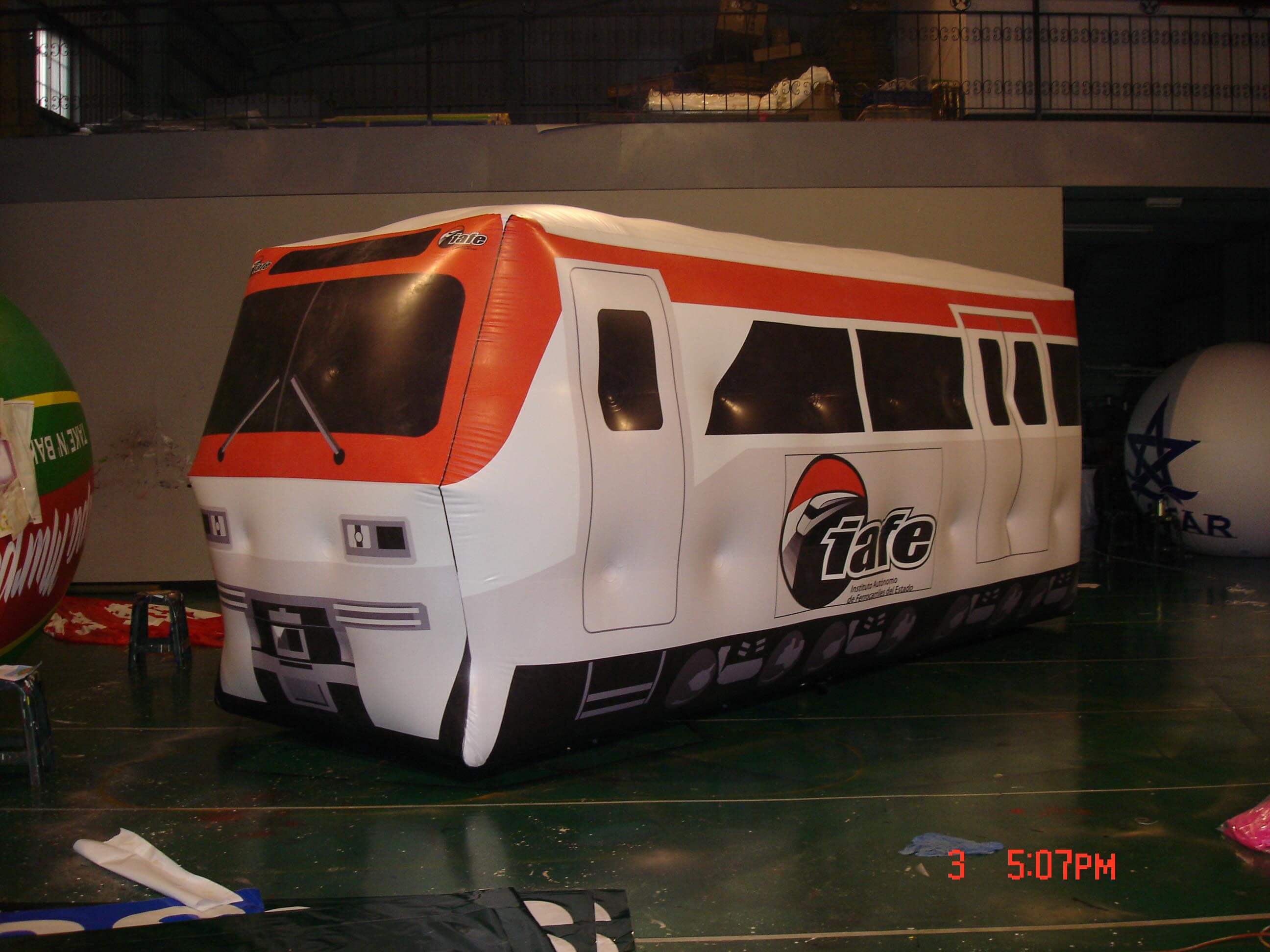 Inflatable white and red train carriage balloon火車車廂廣告氣球